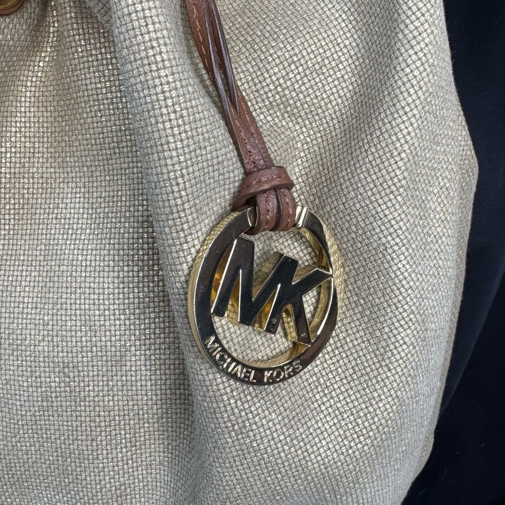 Michael Kors Canvas &‎ Leather Drawstring Bucket Bag Beige/Tan Shoulder Tote - Picture 2 of 9